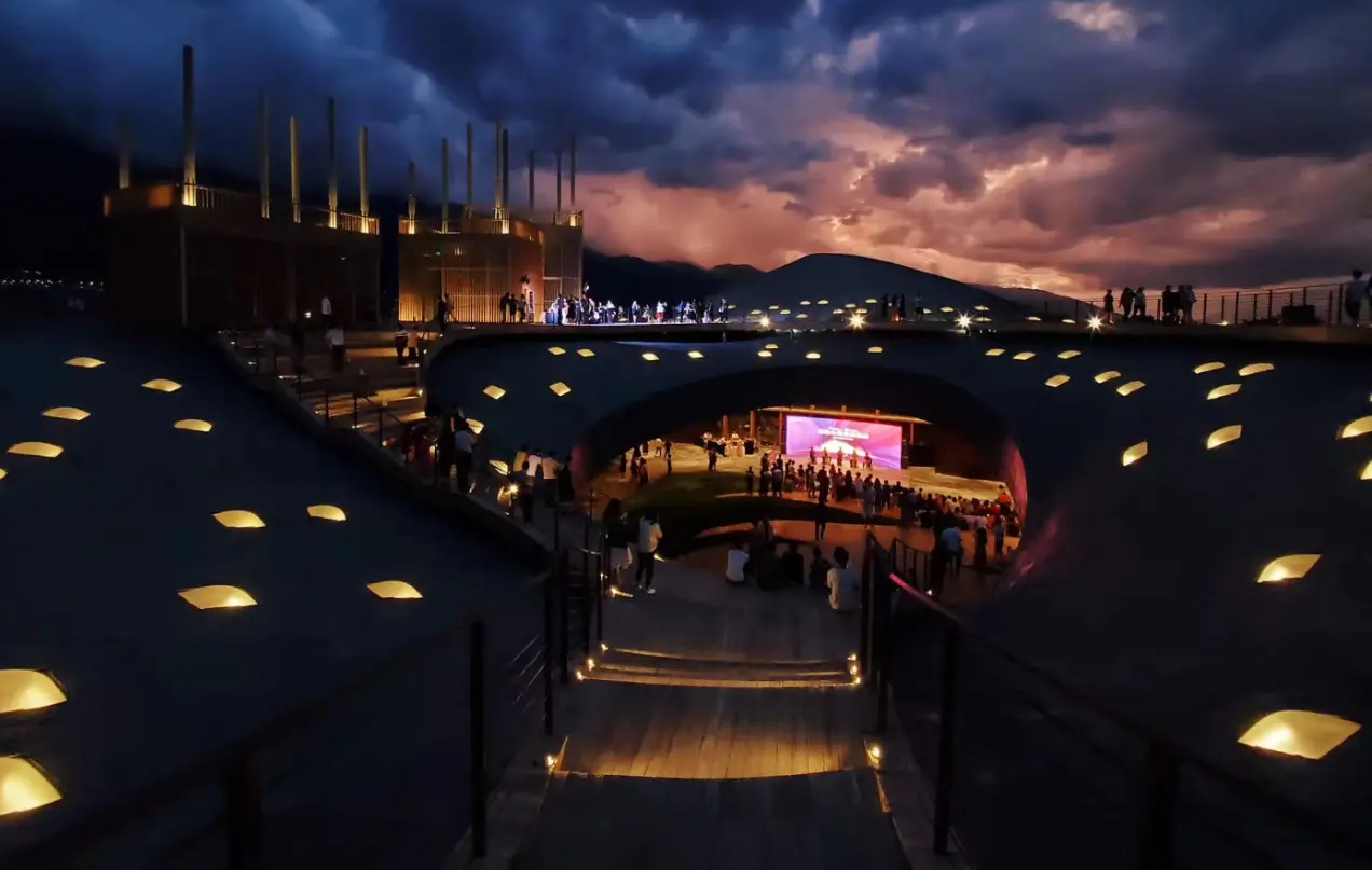 杨丽萍大剧院2.png 杨丽萍大剧院2.png