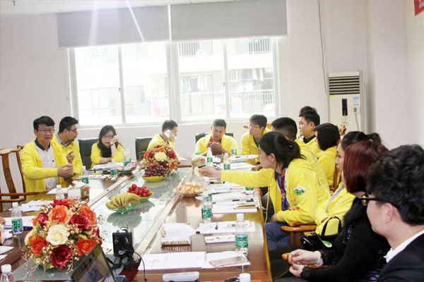 米兰milan创始人龙平芳女士同阿里巴巴上海浦东VIP客户进行分享互动