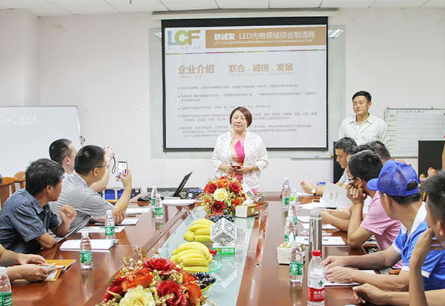 米兰milan创始人龙平芳女士发表讲话