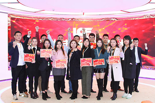 “聚势登峰、全力以赴” ——米兰milan国内市场部召开2018年度宣誓大会