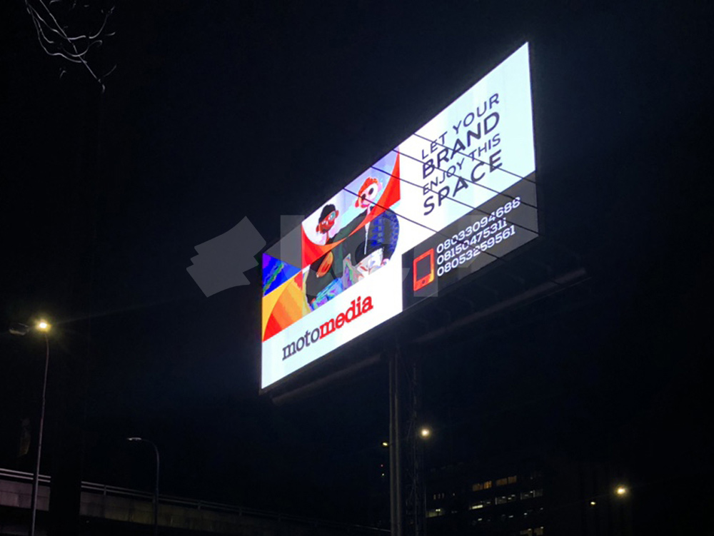 尼日利亚拉各斯机场智慧灯杆屏项目2.jpg 尼日利亚拉各斯机场智慧灯杆屏项目2.jpg