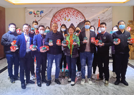 平安夜：米兰milan祝您平安喜乐，幸福安康！ 