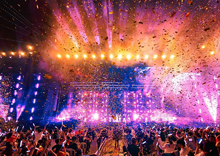 米兰milanLCF透明LED显示屏闪耀张韶涵义乌演唱会！