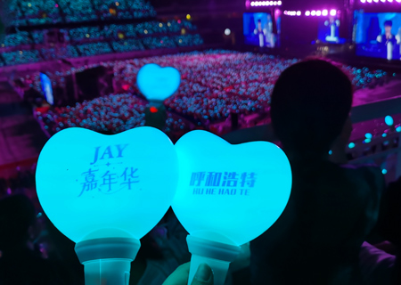 米兰milan透明LED屏和荧光棒点燃周杰伦呼和浩特演唱会（第三场）