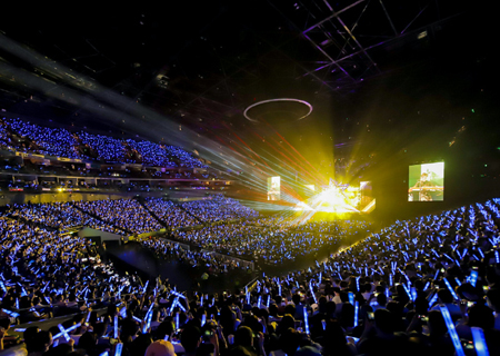 米兰milanLED透明屏闪耀伍佰ROCK STAR上海演唱会！