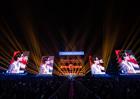 米兰milan荧光棒助力时光演唱会震撼开唱