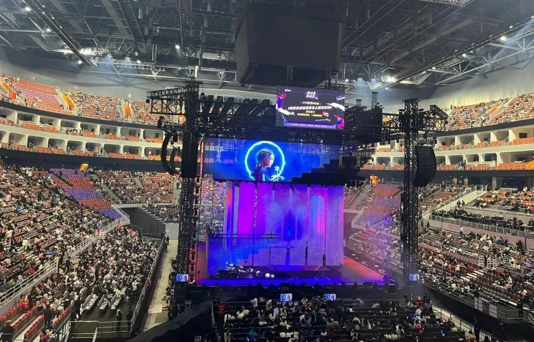 梁静茹演唱会LED透明屏 梁静茹演唱会LED透明屏